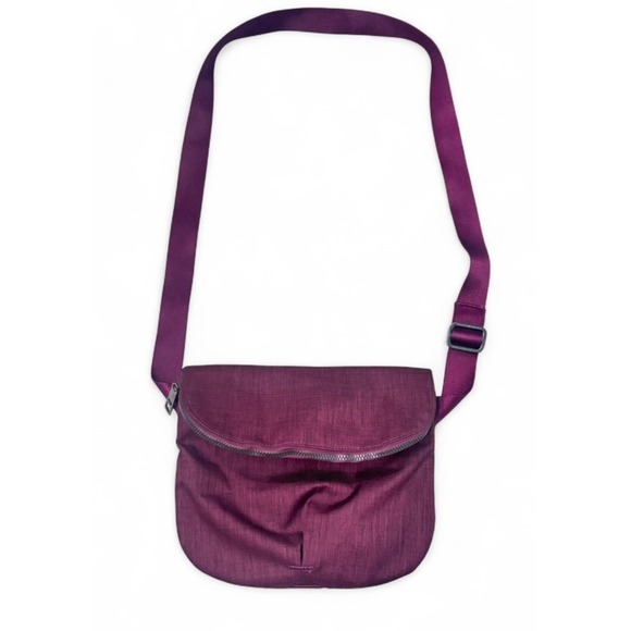 Lululemon Athletica Foldover Crossbody Bag in Bordeaux Drama Travel Adjustable - Picture 1 of 4